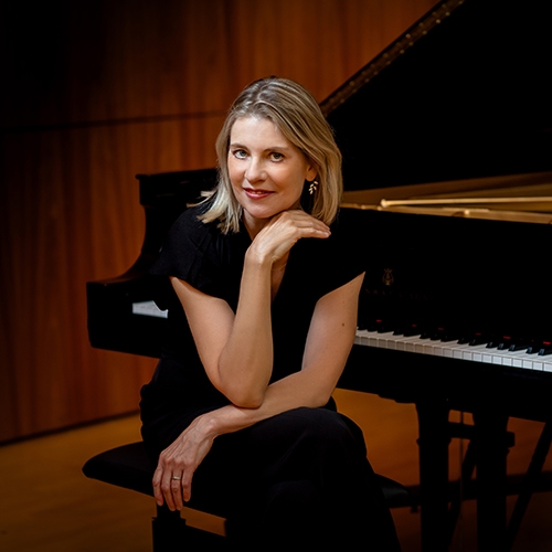 Elinor Freer headshot image